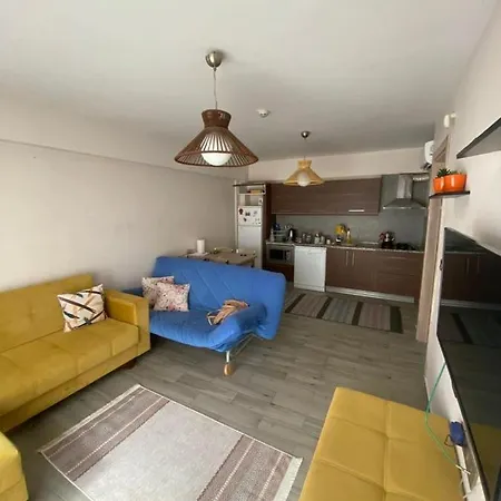 Cesme Carsi Icerisinde 1+1 Konforlu Daire * Кешме